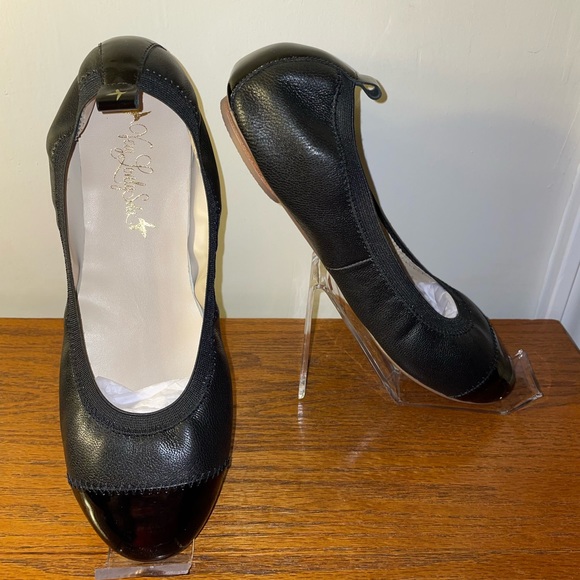 Black leather/patent leather ballet flats. Never worn. New in the box. - Picture 2 of 14